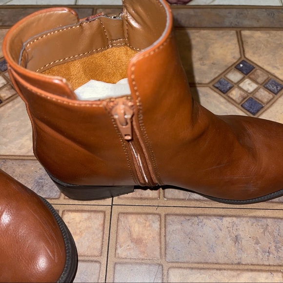 Chelsea boots with side zipper - Picture 6 of 16